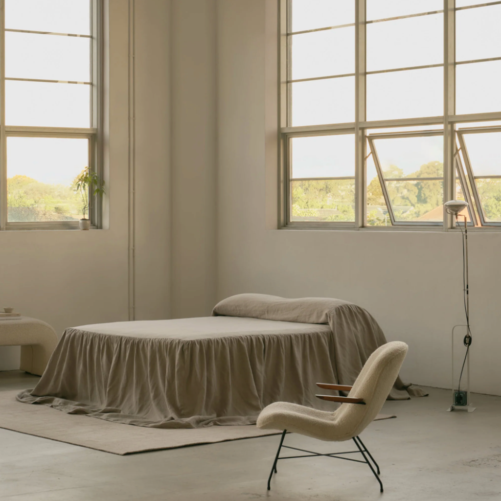 Chateau Bed Veil | Natural | Queen